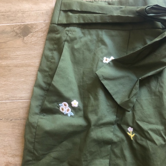 NWT Jcrew olive floral embroidered mini skirt - Picture 2 of 5